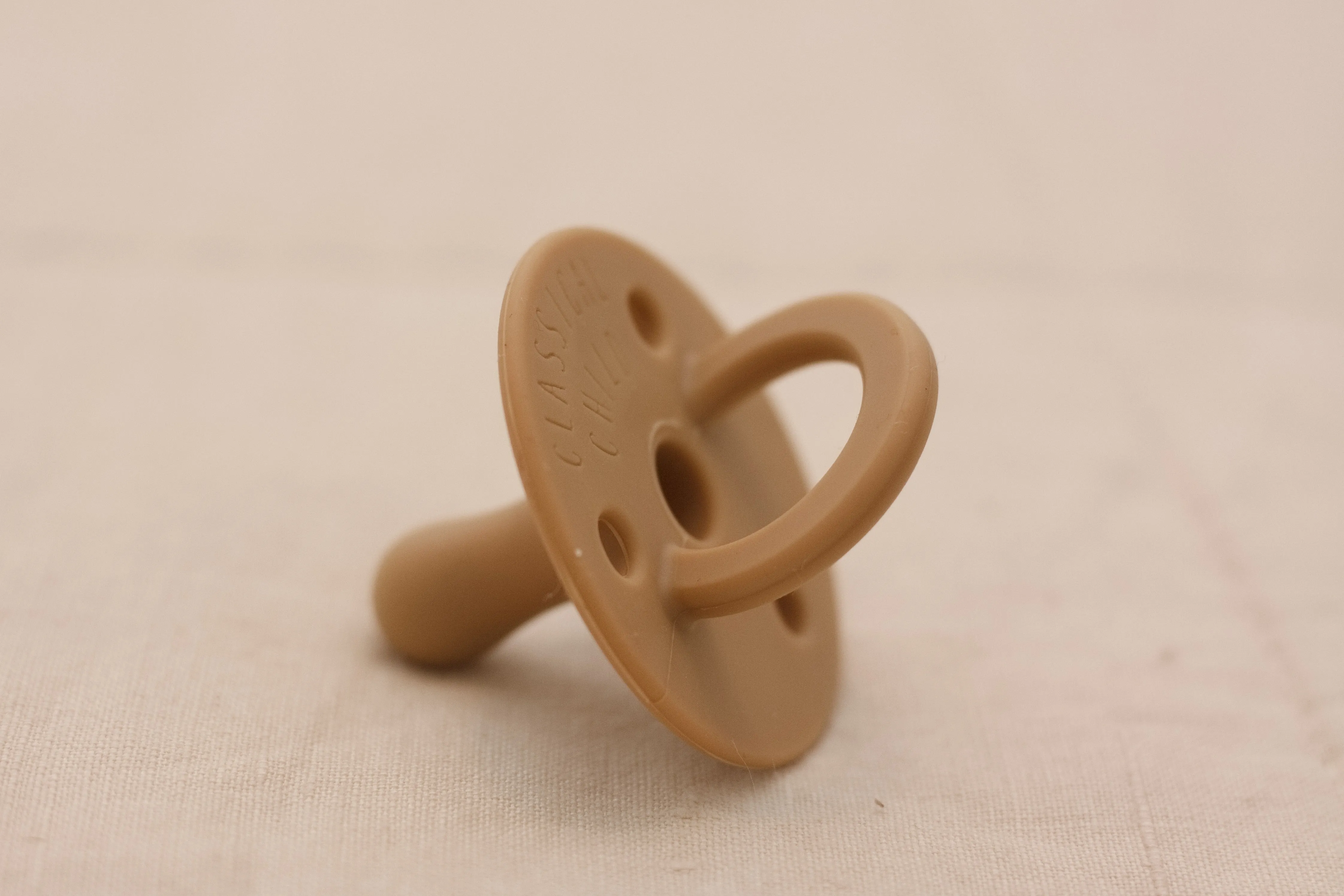Classical Child Dummy - Nougat