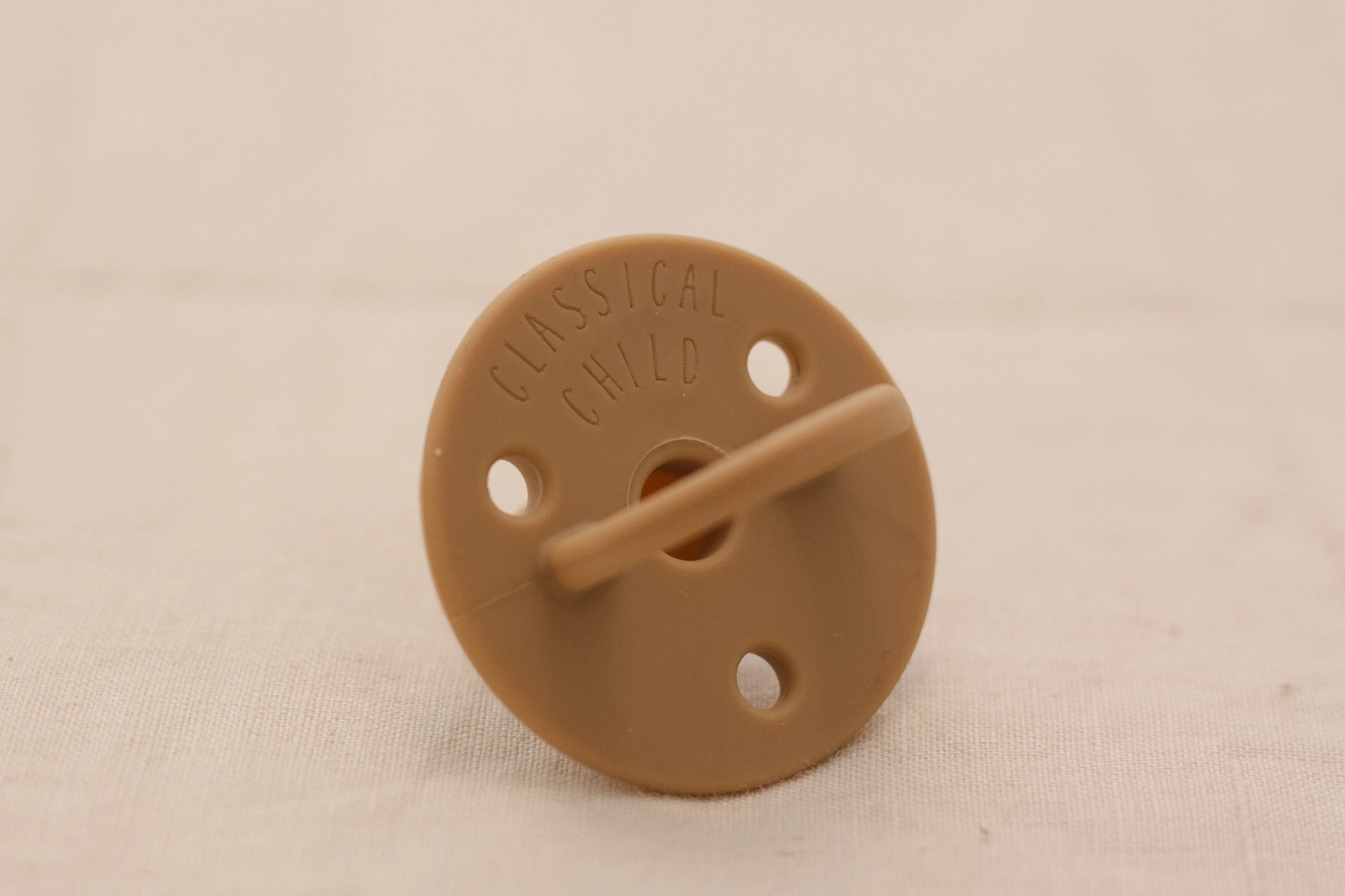 Classical Child Dummy - Nougat
