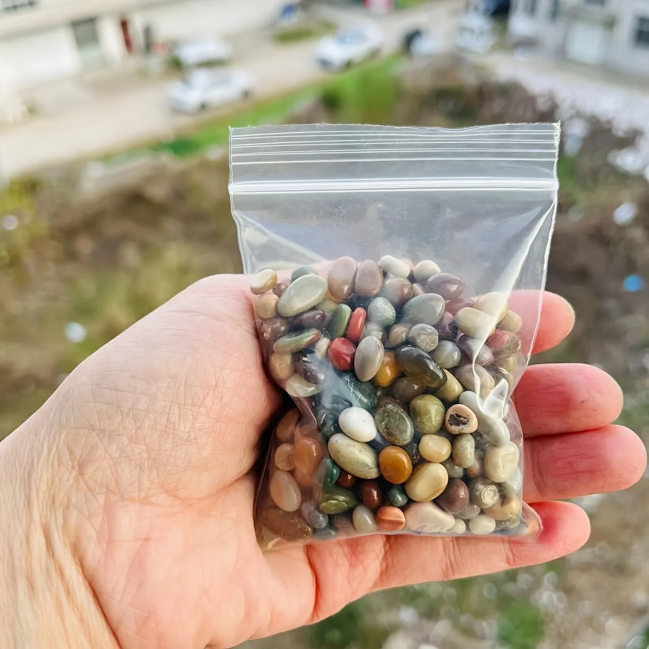 Enhance Aquarium Appeal with Mini Crystal Stone Pack