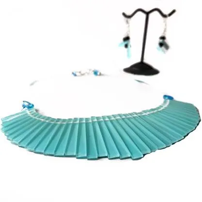 Iridescent Blue Fan Choker Set