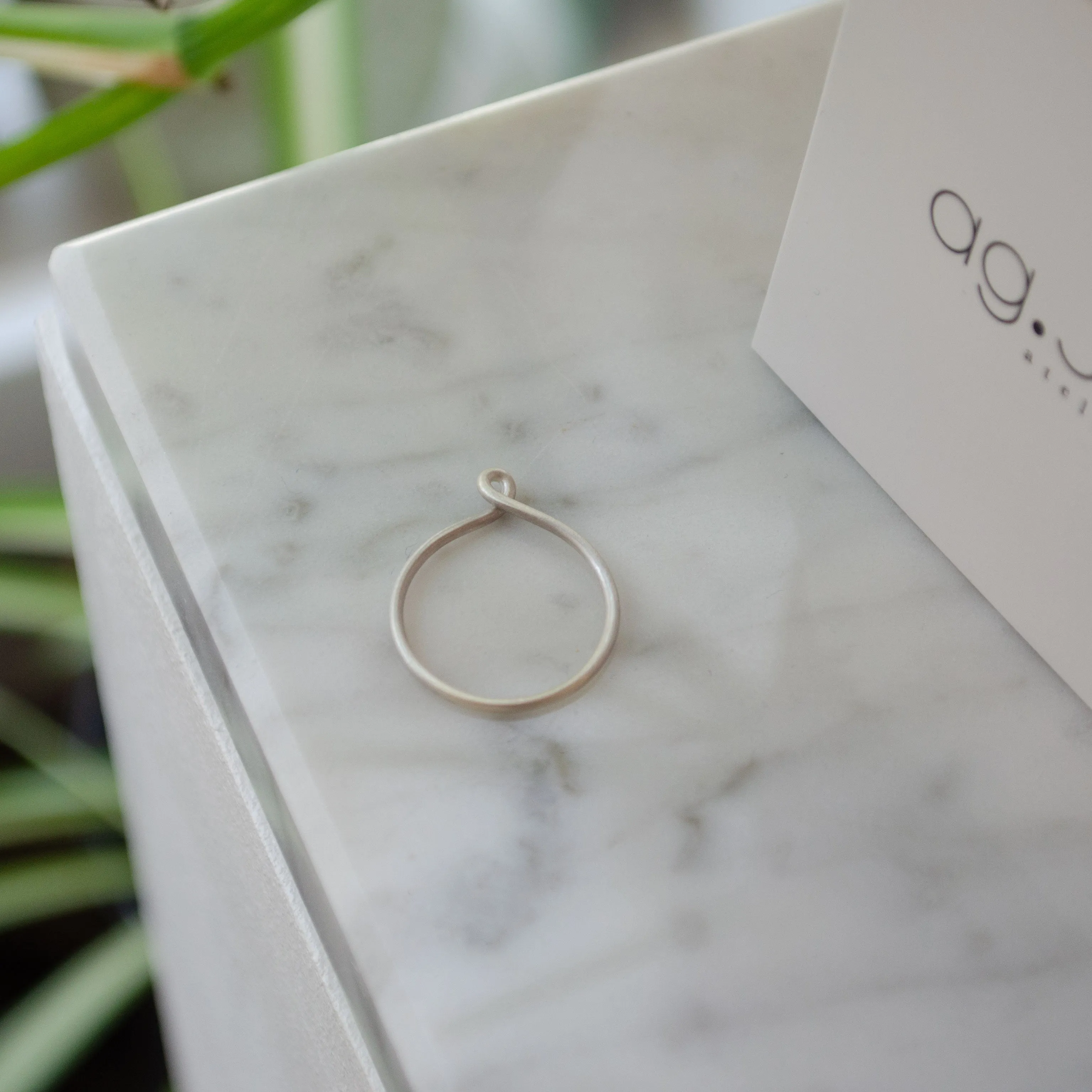 Minimalist twisted ring N°8
