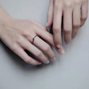Minimalist twisted ring N°8