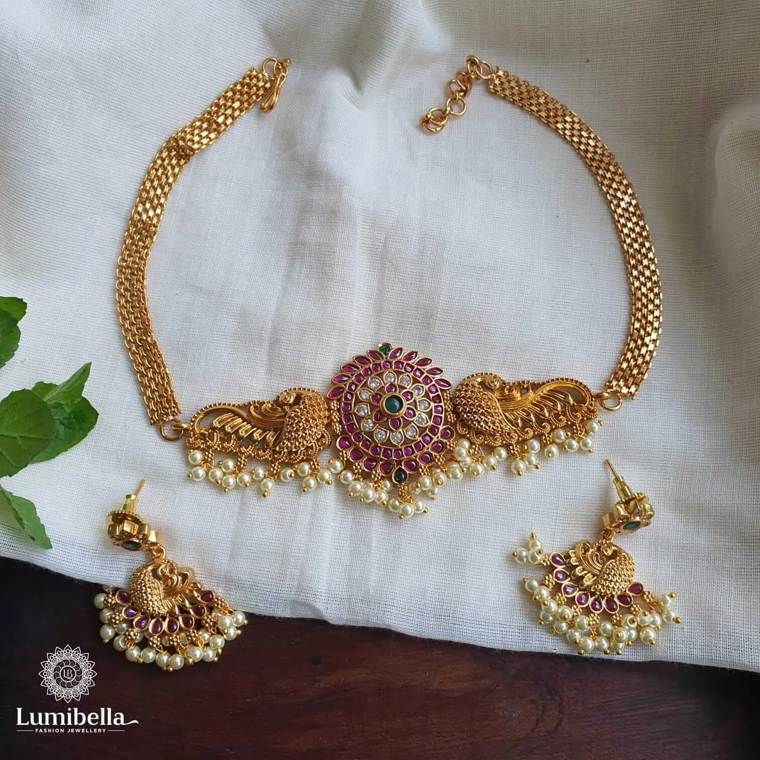 Nagasu Pendant Choker